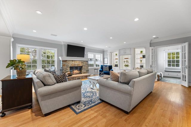 5050 Lake DRIVE, Whitefish Bay, WI 53217
