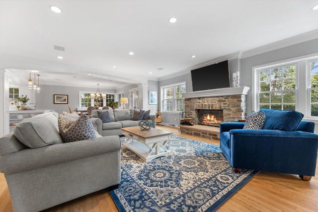 5050 Lake DRIVE, Whitefish Bay, WI 53217