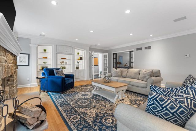 5050 Lake DRIVE, Whitefish Bay, WI 53217