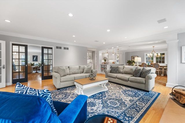 5050 Lake DRIVE, Whitefish Bay, WI 53217