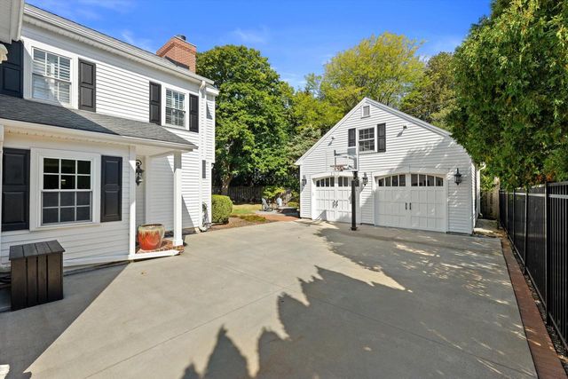 5050 Lake DRIVE, Whitefish Bay, WI 53217