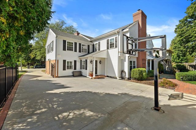 5050 Lake DRIVE, Whitefish Bay, WI 53217