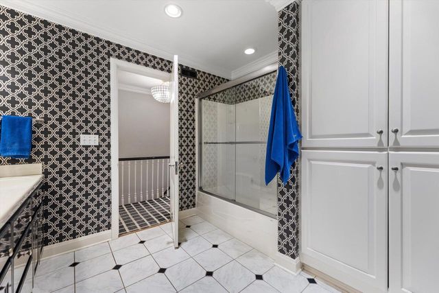 5050 Lake DRIVE, Whitefish Bay, WI 53217