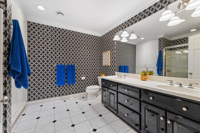 5050 Lake DRIVE, Whitefish Bay, WI 53217