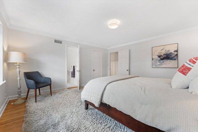 5050 Lake DRIVE, Whitefish Bay, WI 53217