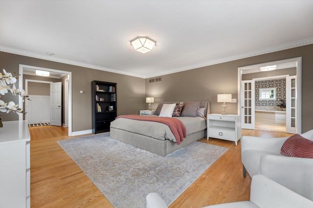5050 Lake DRIVE, Whitefish Bay, WI 53217