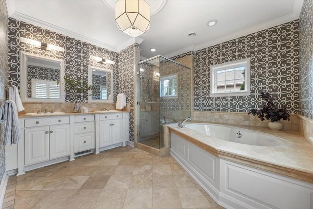5050 Lake DRIVE, Whitefish Bay, WI 53217