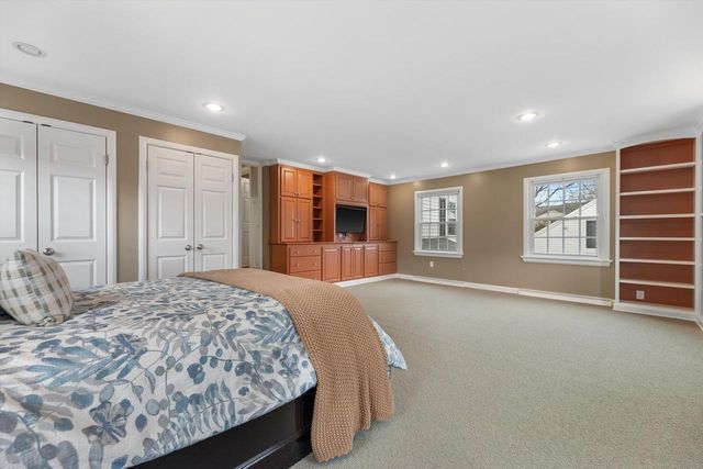 5050 Lake DRIVE, Whitefish Bay, WI 53217