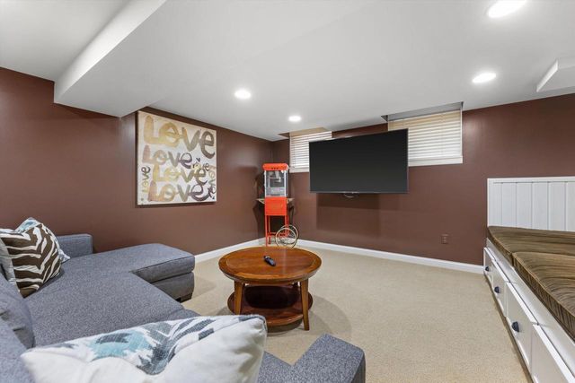 5050 Lake DRIVE, Whitefish Bay, WI 53217