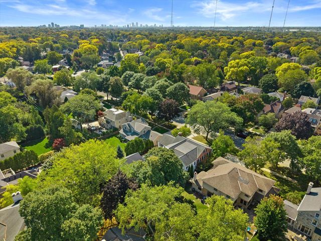 5050 Lake DRIVE, Whitefish Bay, WI 53217