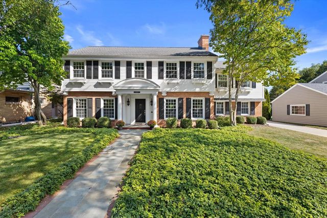 5050 Lake DRIVE, Whitefish Bay, WI 53217