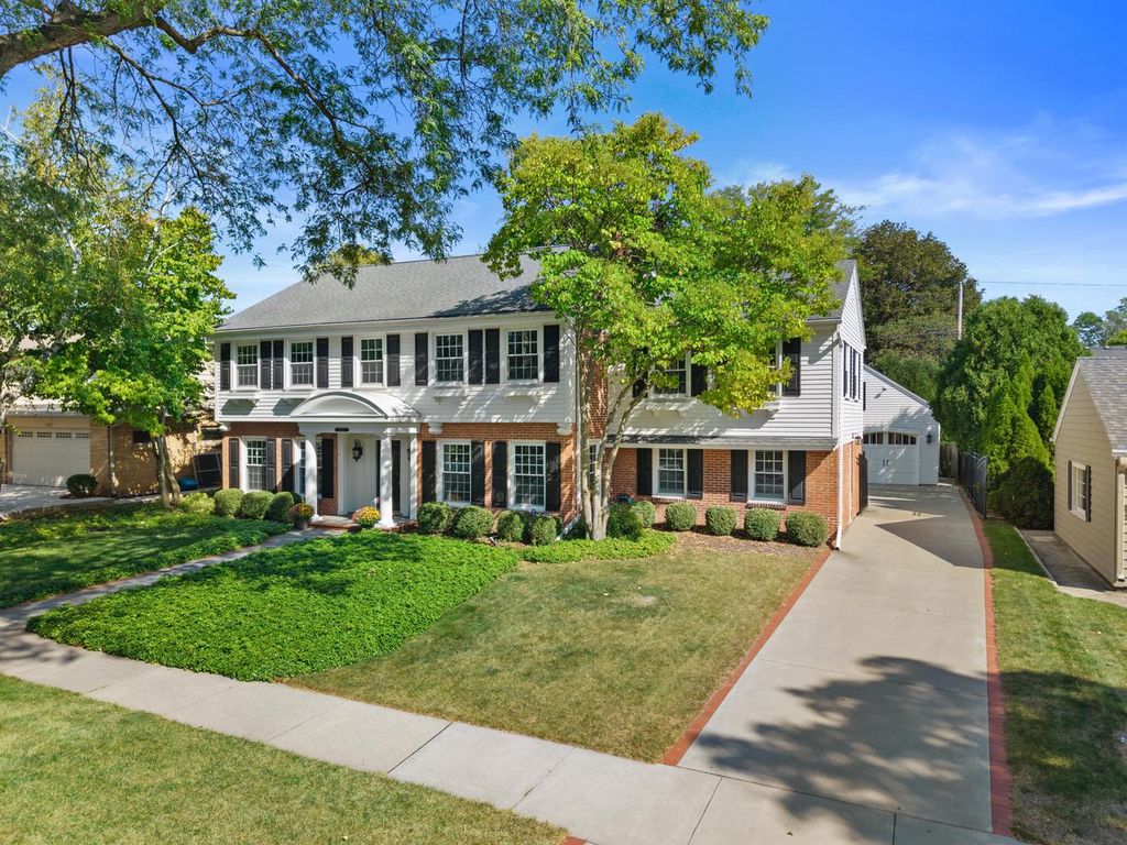 5050 Lake DRIVE, Whitefish Bay, WI 53217