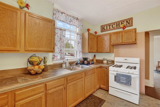 111 W Barnes Avenue, Lansing, MI 48910