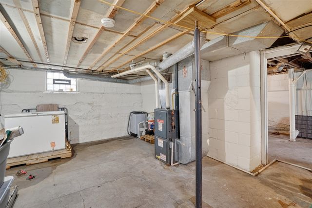 111 W Barnes Avenue, Lansing, MI 48910