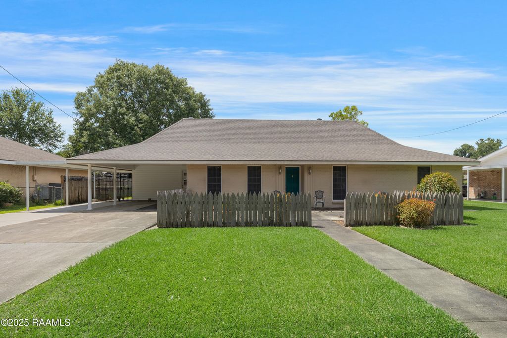 105 Woodcrest Drive, Lafayette, LA 70506