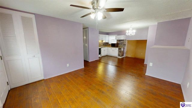 128 Parkside Circle, Vine Grove, KY 40175