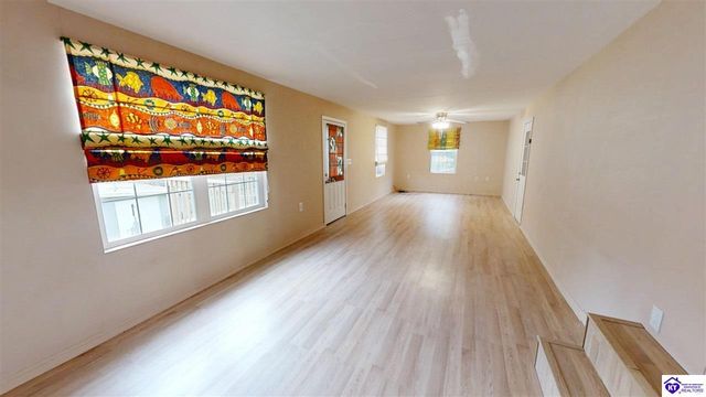 128 Parkside Circle, Vine Grove, KY 40175