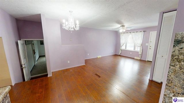 128 Parkside Circle, Vine Grove, KY 40175