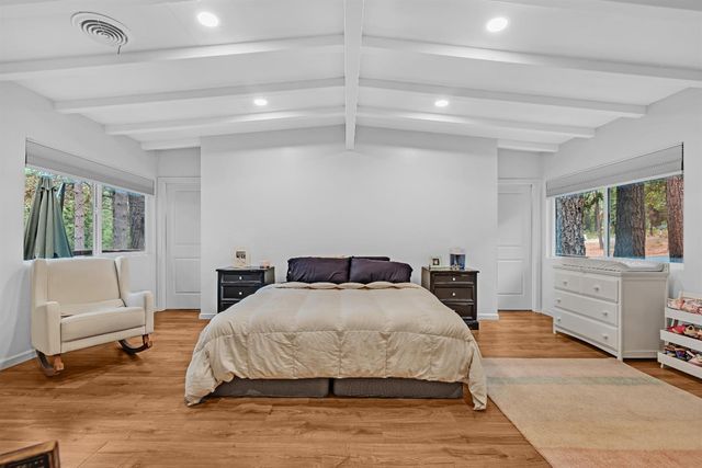 12191 Loma Rica Dr, Grass Valley, CA 95945