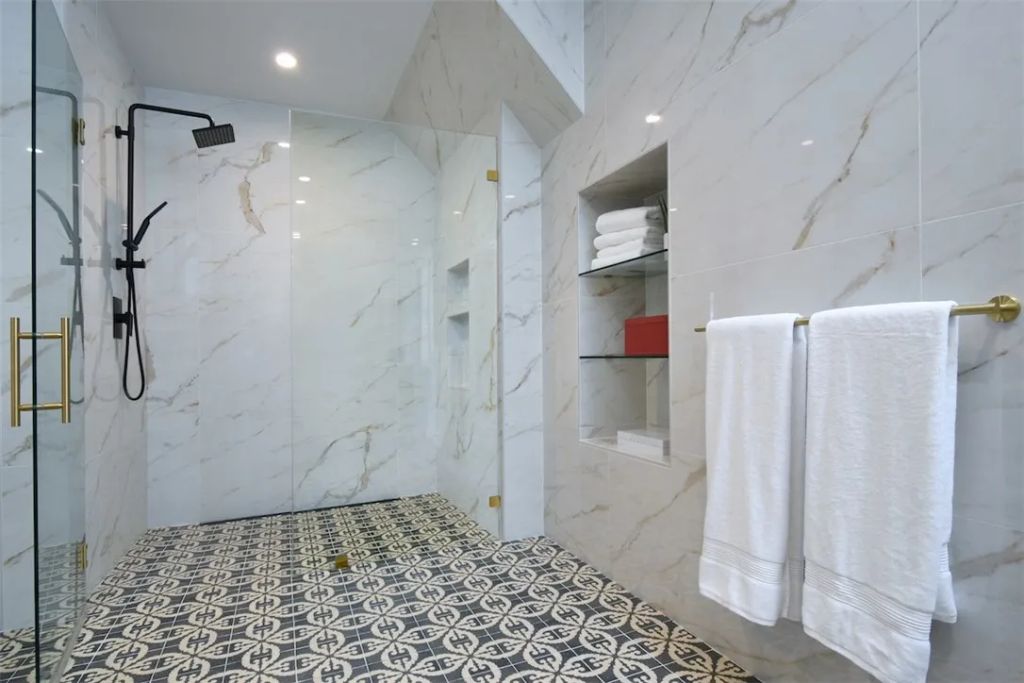 Image 29 of property listing at 5005 Los Feliz Boulevard, Los Angeles, CA 90027