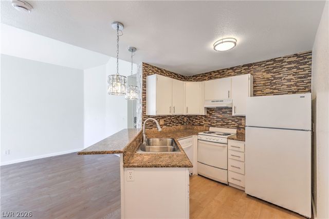 460 Elm Drive 204, Las Vegas, NV 89169