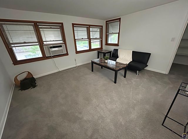 2220 SW Kensington CT, Topeka, KS 66606