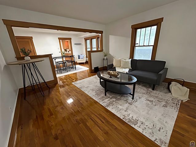 2220 SW Kensington CT, Topeka, KS 66606