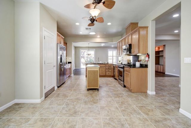 9644 Oakham Way, Elk Grove, CA 95757