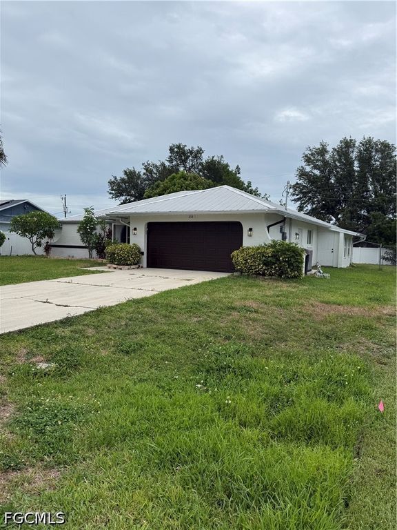 233 SW 43RD ST, Cape Coral, FL 33914