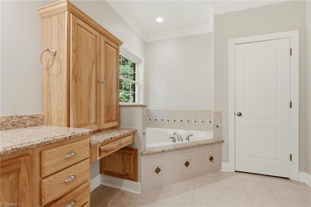 4693 Kellys Trail Court, Winston-salem, NC 27101