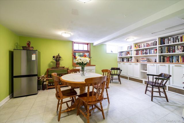 102 Franklin Avenue, Malverne, NY 11565