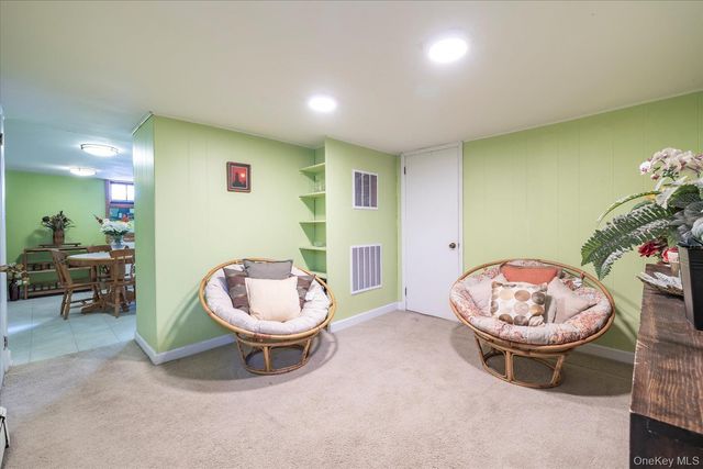 102 Franklin Avenue, Malverne, NY 11565