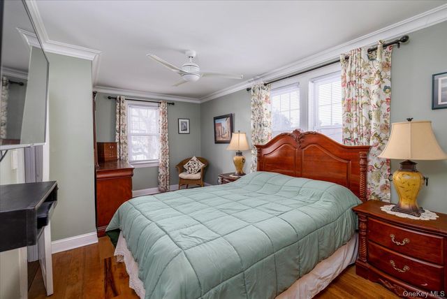 102 Franklin Avenue, Malverne, NY 11565