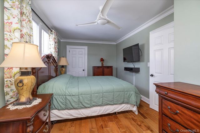 102 Franklin Avenue, Malverne, NY 11565