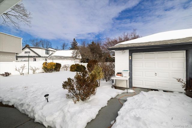 102 Franklin Avenue, Malverne, NY 11565