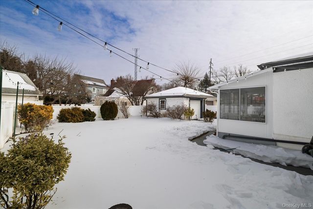 102 Franklin Avenue, Malverne, NY 11565