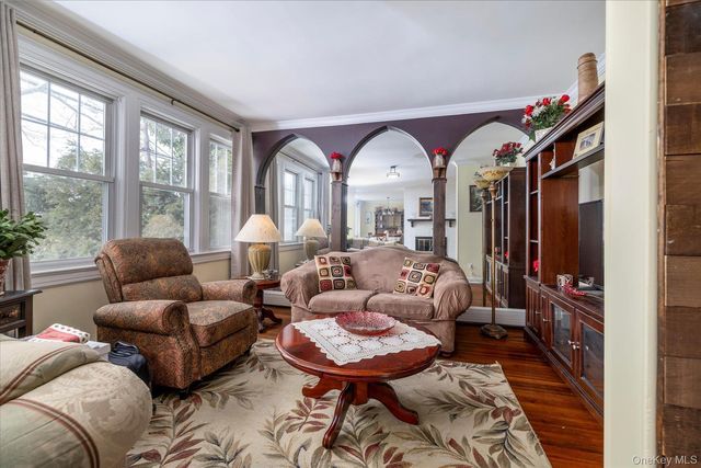 102 Franklin Avenue, Malverne, NY 11565