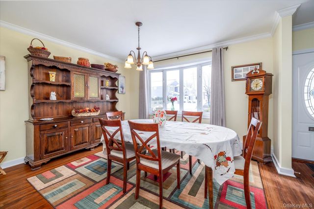 102 Franklin Avenue, Malverne, NY 11565