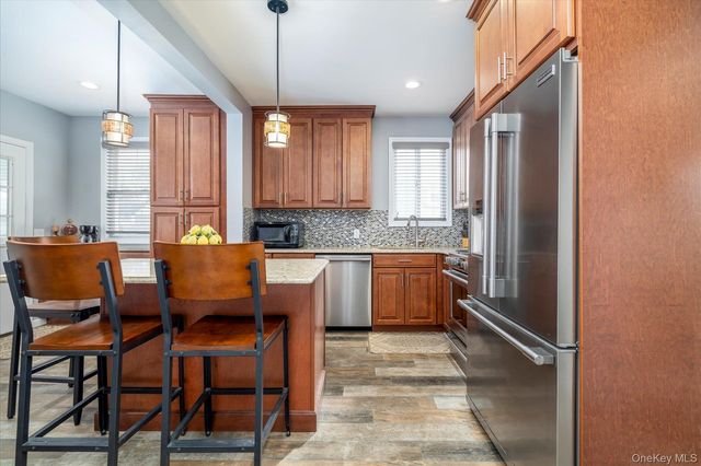 102 Franklin Avenue, Malverne, NY 11565