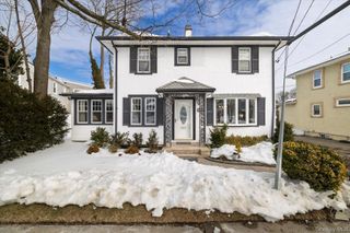 102 Franklin Avenue, Malverne, NY 11565