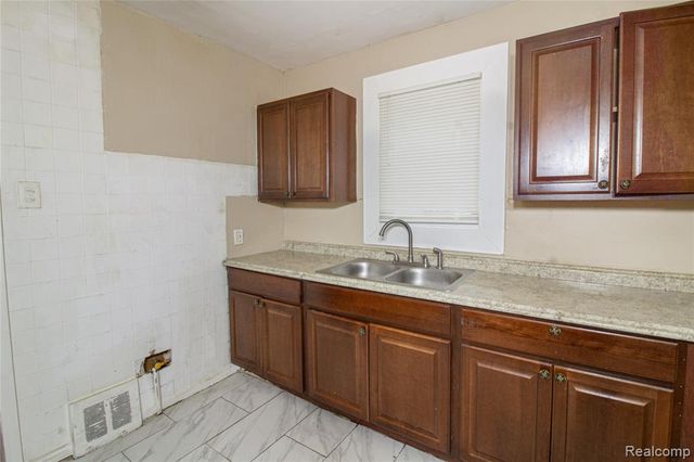 15383 Mark Twain Street, Detroit, MI 48227