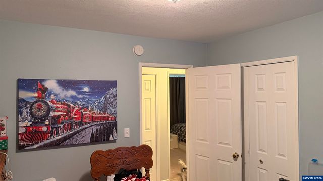 2055 NW Crittenden Lp, Albany, OR 97321