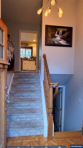 2055 NW Crittenden Lp, Albany, OR 97321