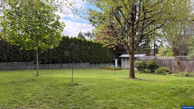 2055 NW Crittenden Lp, Albany, OR 97321