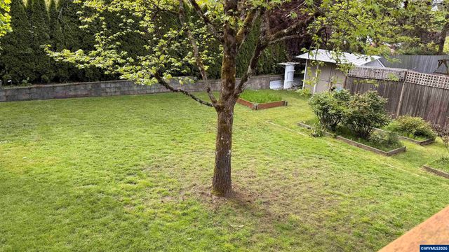 2055 NW Crittenden Lp, Albany, OR 97321
