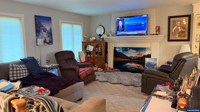 2055 NW Crittenden Lp, Albany, OR 97321