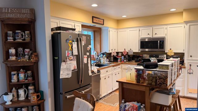 2055 NW Crittenden Lp, Albany, OR 97321