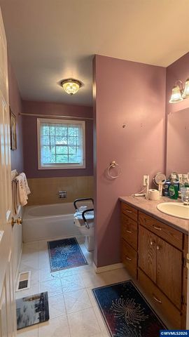 2055 NW Crittenden Lp, Albany, OR 97321