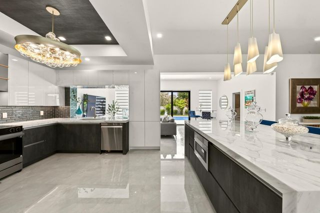 3933 Washington Street, Hollywood, FL 33021