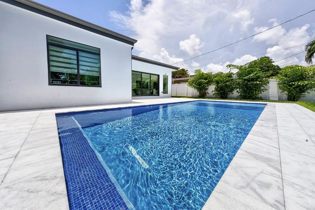 3933 Washington Street, Hollywood, FL 33021